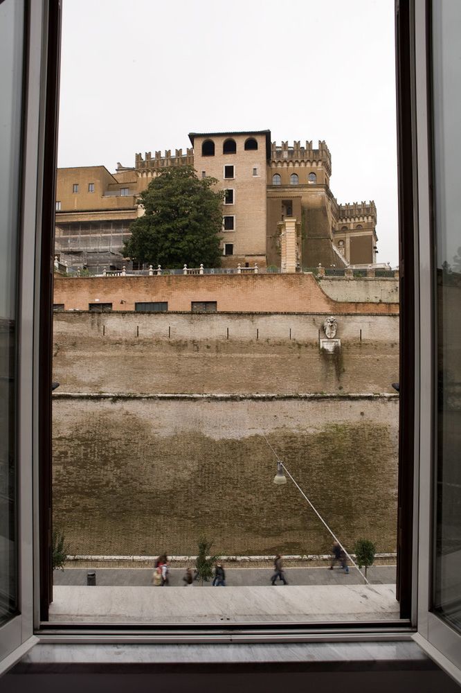 Отель Manfredi House San Pietro Рим Экстерьер фото